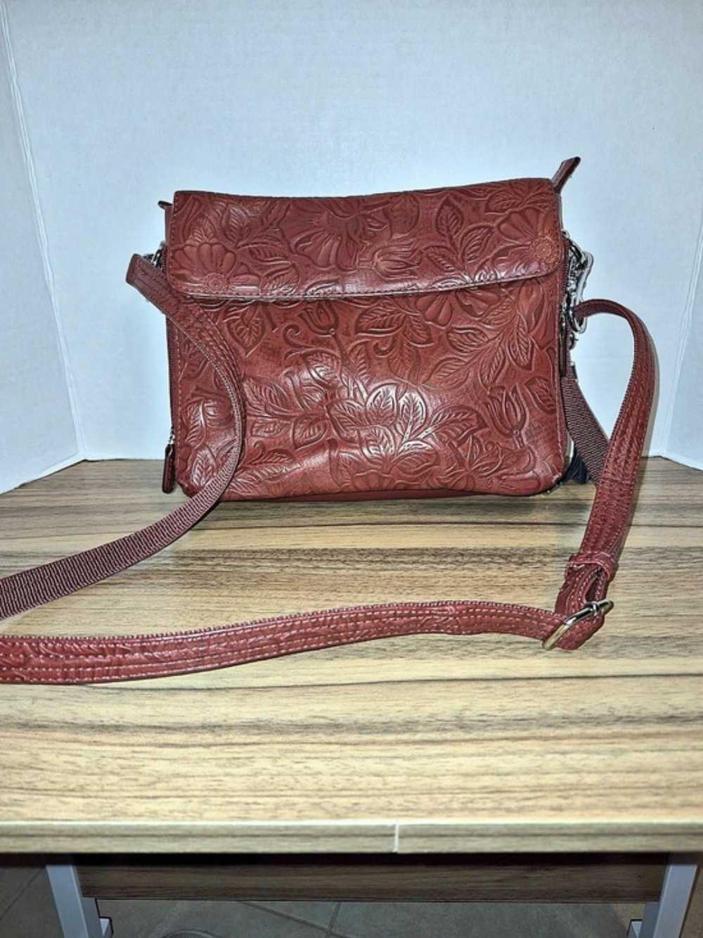 Gun Tote'n Mama's Floral Embossed Leather Crossbody Bag in Red (no Holster)
